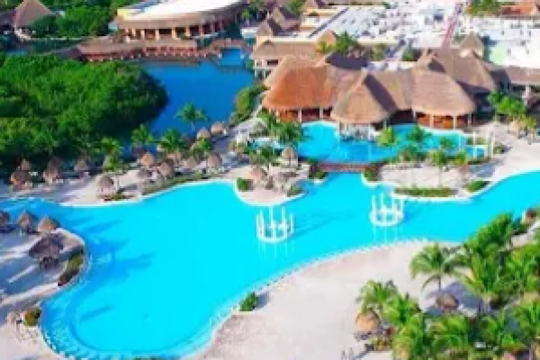 Grand Palladium White Sand Resort & Spa, a Registry Collectin Hotel