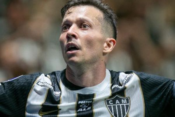 bernard-comemora-gol-marcado-pelo-atletico-mg-contra-o-montevideo-city-torque-na-sul-americana-1792517321945_v2_450x450
